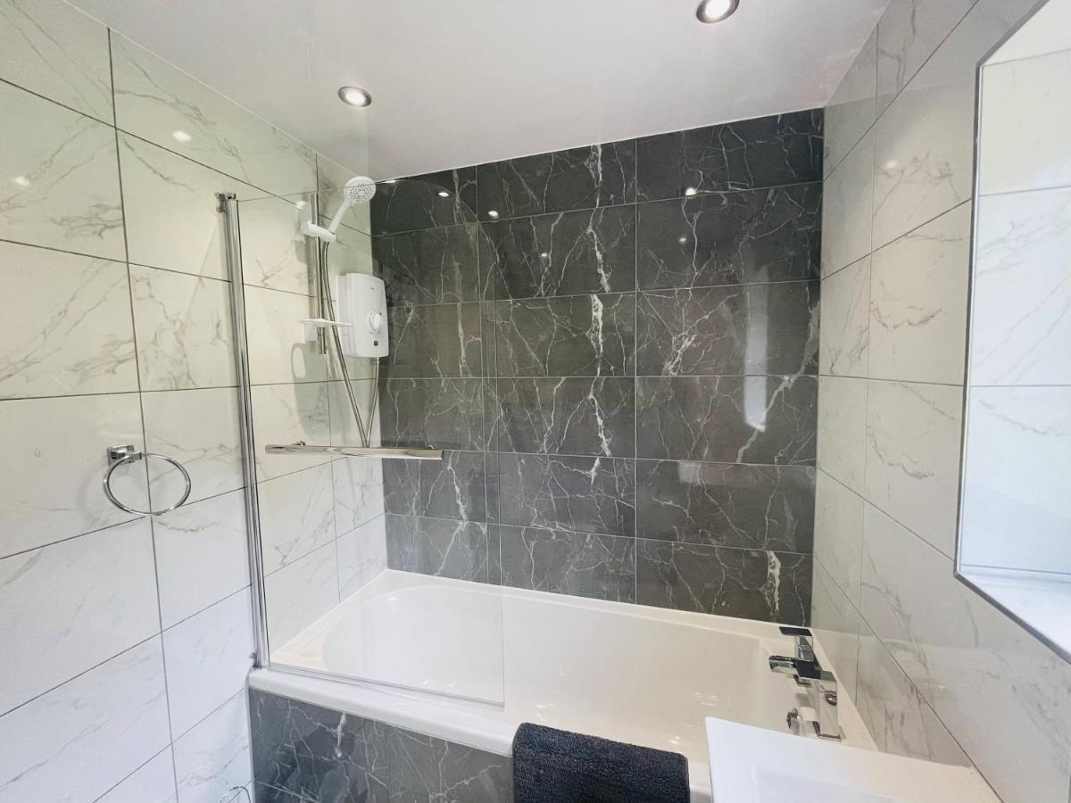 Central Hamilton House Bagian luar foto